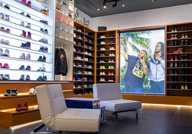 dj-khaled-champs-sports-store-6